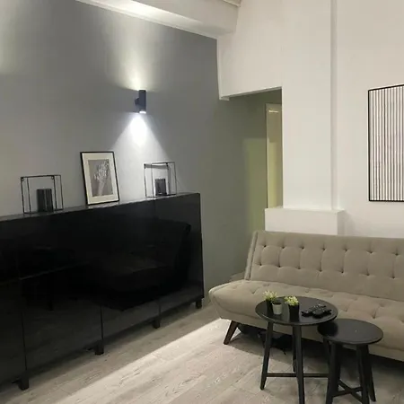 Central Stay Apartment Бухарест